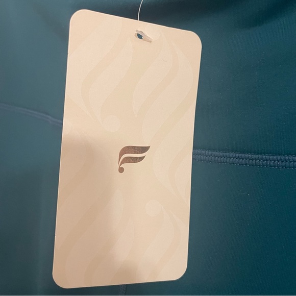 NWT Fabletics Define PowerHold® High-Waisted 7/8 Legging | Size: 4X - Picture 6 of 7